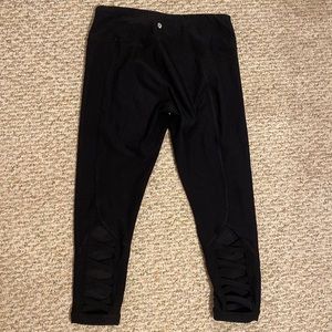 90 DEGREE CROSS DESIGN LEGGINGS 🤍